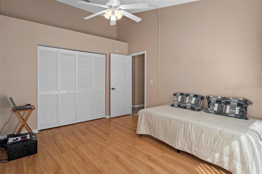 Под контрактом: $314,900 (3 спален, 2 ванн, 1894 Квадратных фут)