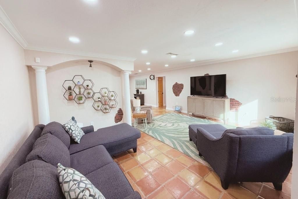 For Sale: $849,997 (3 beds, 2 baths, 1663 Square Feet)