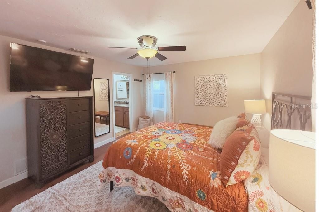 For Sale: $849,997 (3 beds, 2 baths, 1663 Square Feet)