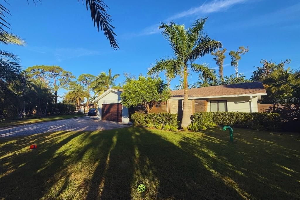 For Sale: $849,997 (3 beds, 2 baths, 1663 Square Feet)