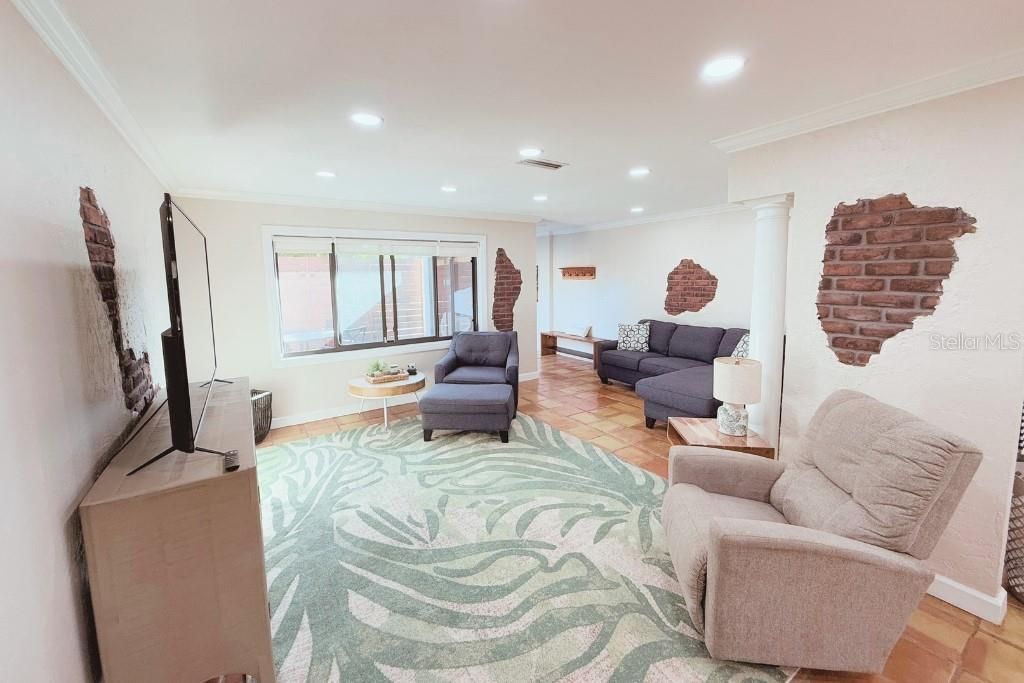 For Sale: $849,997 (3 beds, 2 baths, 1663 Square Feet)