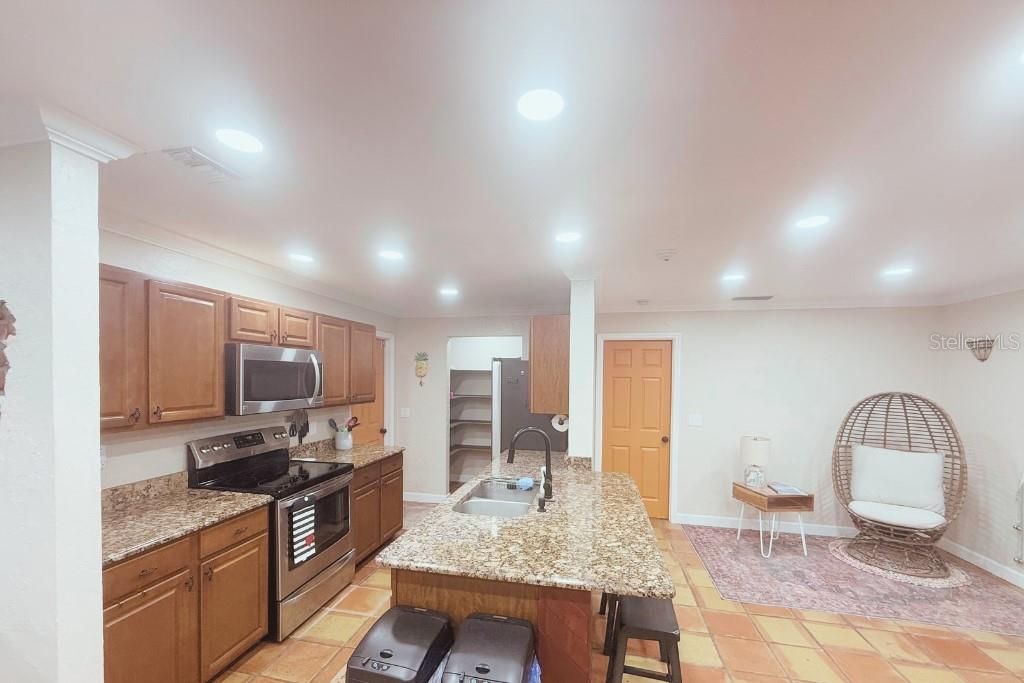 For Sale: $849,997 (3 beds, 2 baths, 1663 Square Feet)