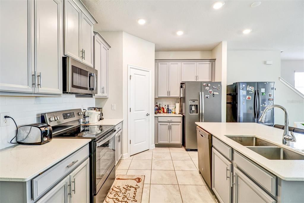 For Sale: $565,000 (4 beds, 3 baths, 2475 Square Feet)