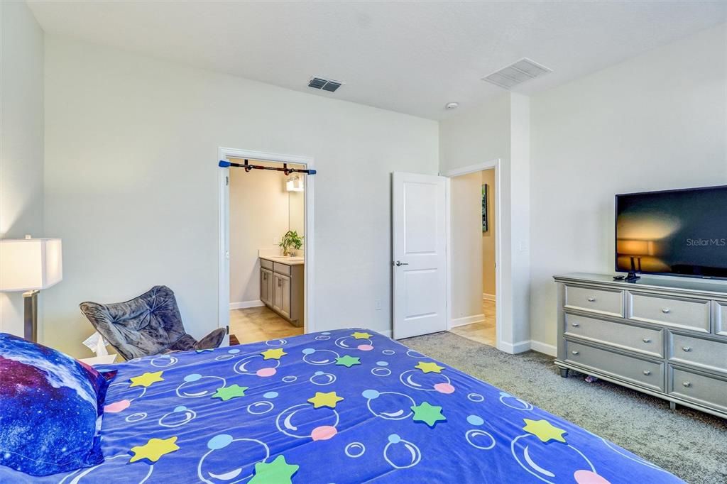 For Sale: $565,000 (4 beds, 3 baths, 2475 Square Feet)