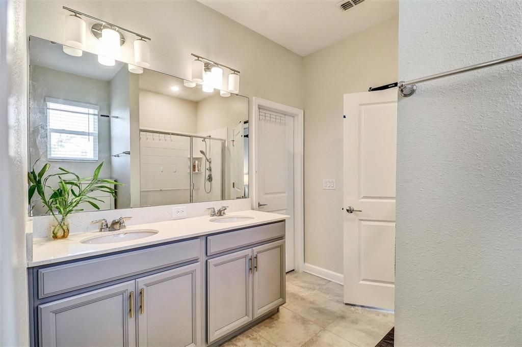 For Sale: $565,000 (4 beds, 3 baths, 2475 Square Feet)