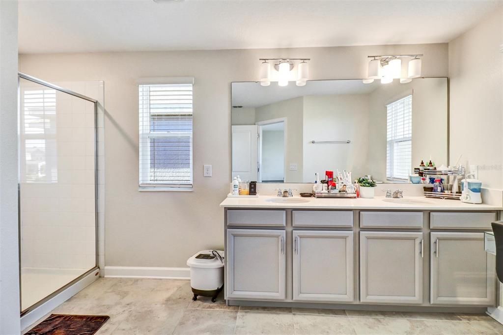 For Sale: $565,000 (4 beds, 3 baths, 2475 Square Feet)