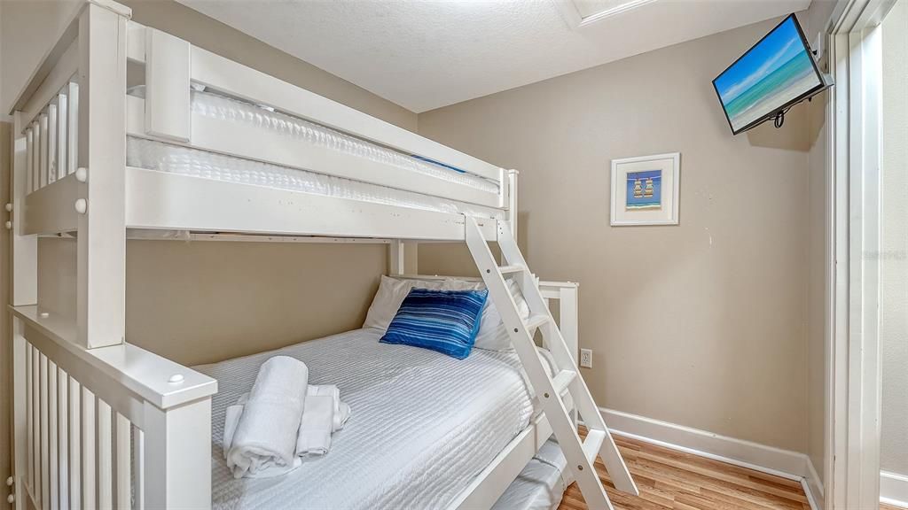 For Sale: $1,219,000 (3 beds, 2 baths, 1722 Square Feet)