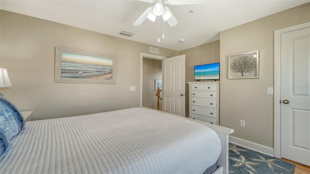 For Sale: $1,219,000 (3 beds, 2 baths, 1722 Square Feet)