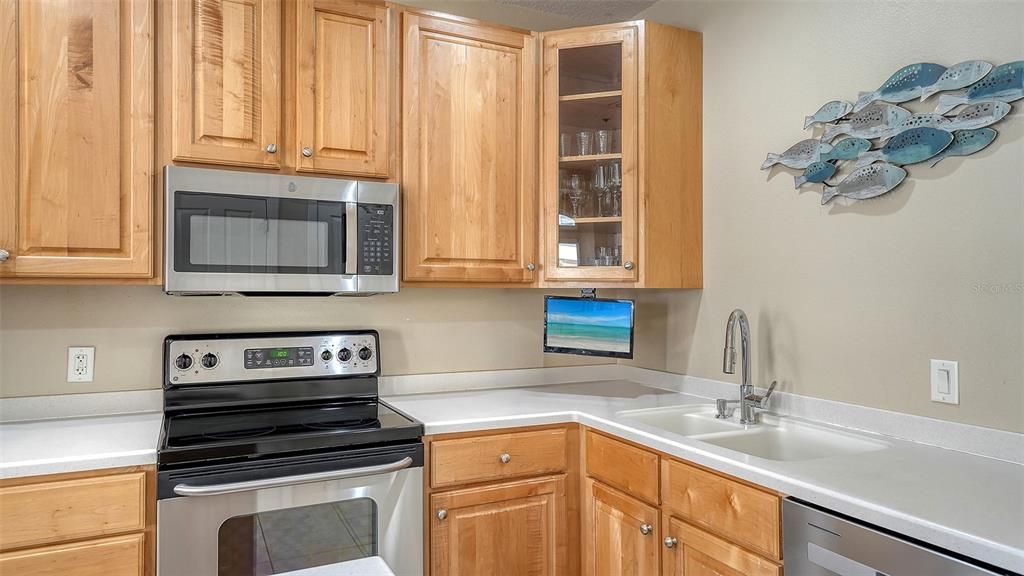 For Sale: $1,219,000 (3 beds, 2 baths, 1722 Square Feet)