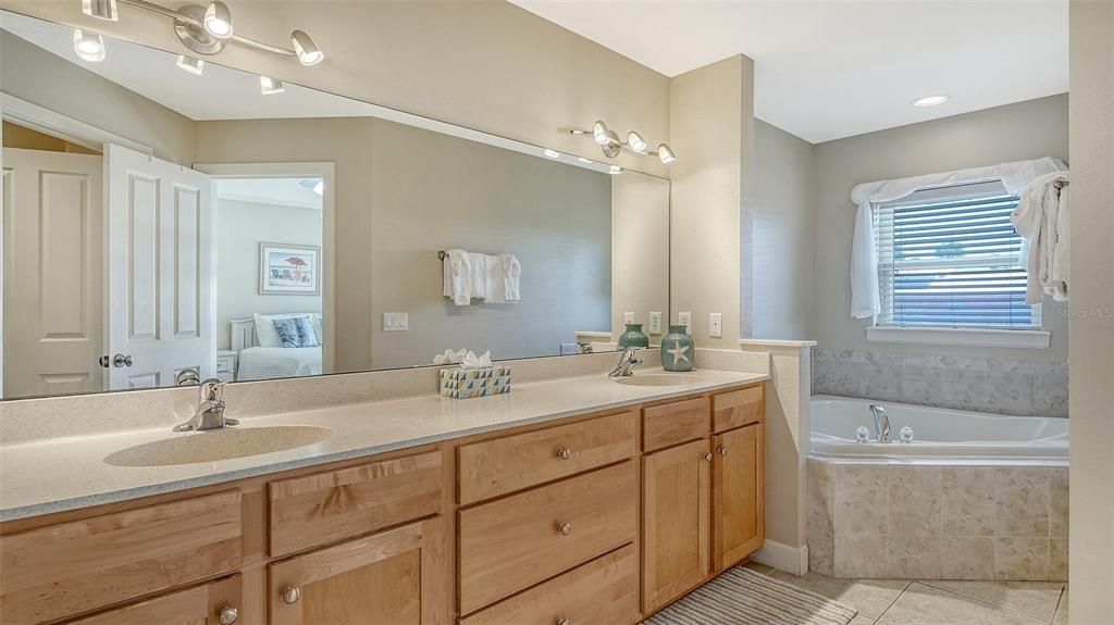 For Sale: $1,219,000 (3 beds, 2 baths, 1722 Square Feet)