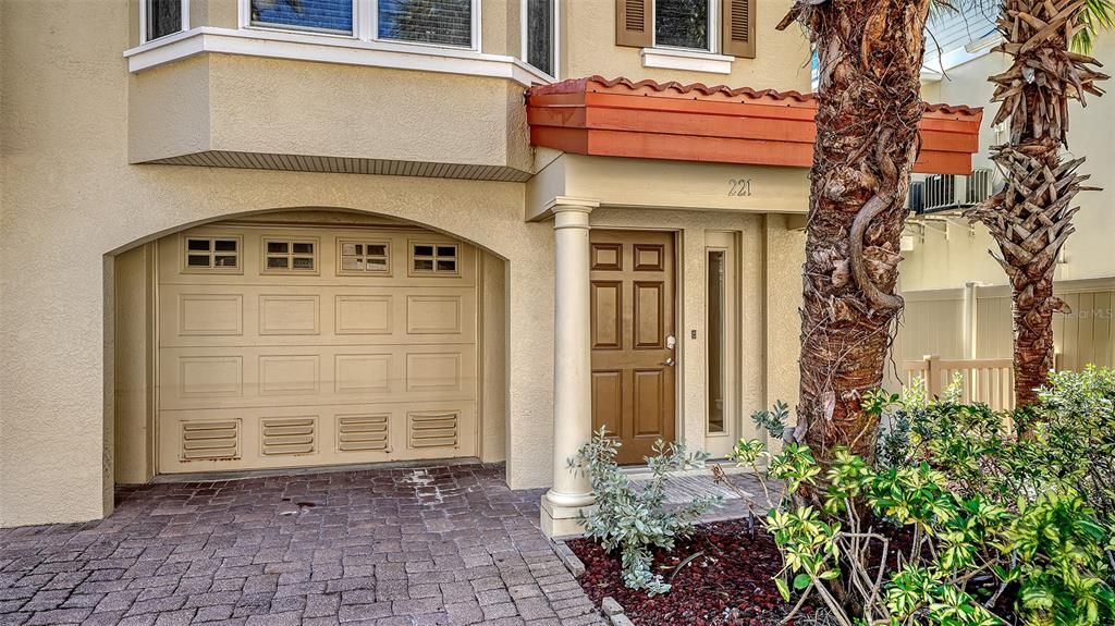 For Sale: $1,219,000 (3 beds, 2 baths, 1722 Square Feet)