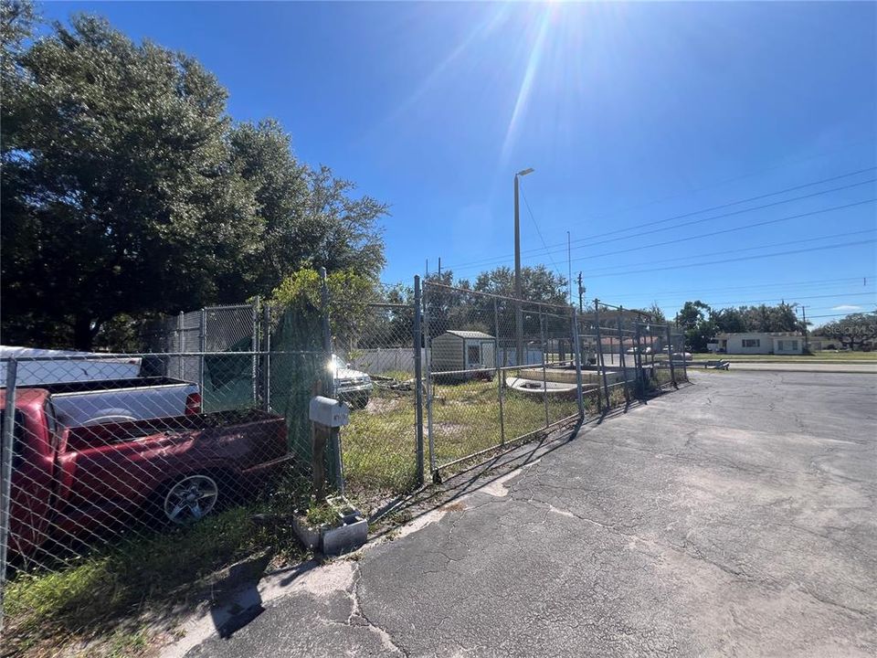 待售: $1,525,000 (4.38 acres)