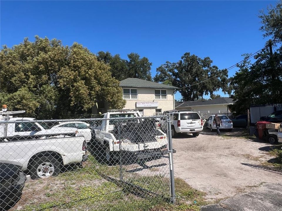 待售: $1,525,000 (4.38 acres)