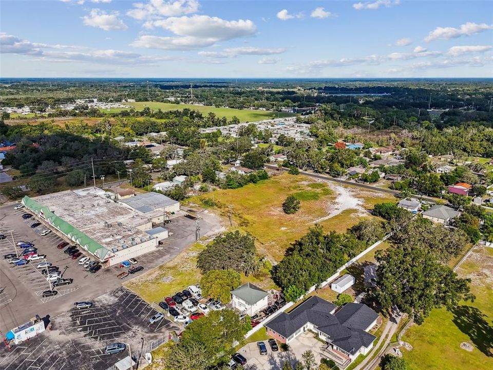 待售: $1,525,000 (4.38 acres)