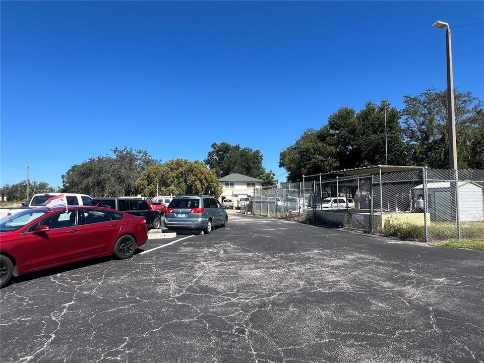 待售: $1,525,000 (4.38 acres)