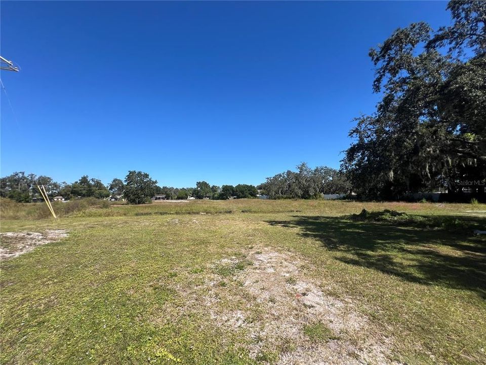 待售: $1,525,000 (4.38 acres)