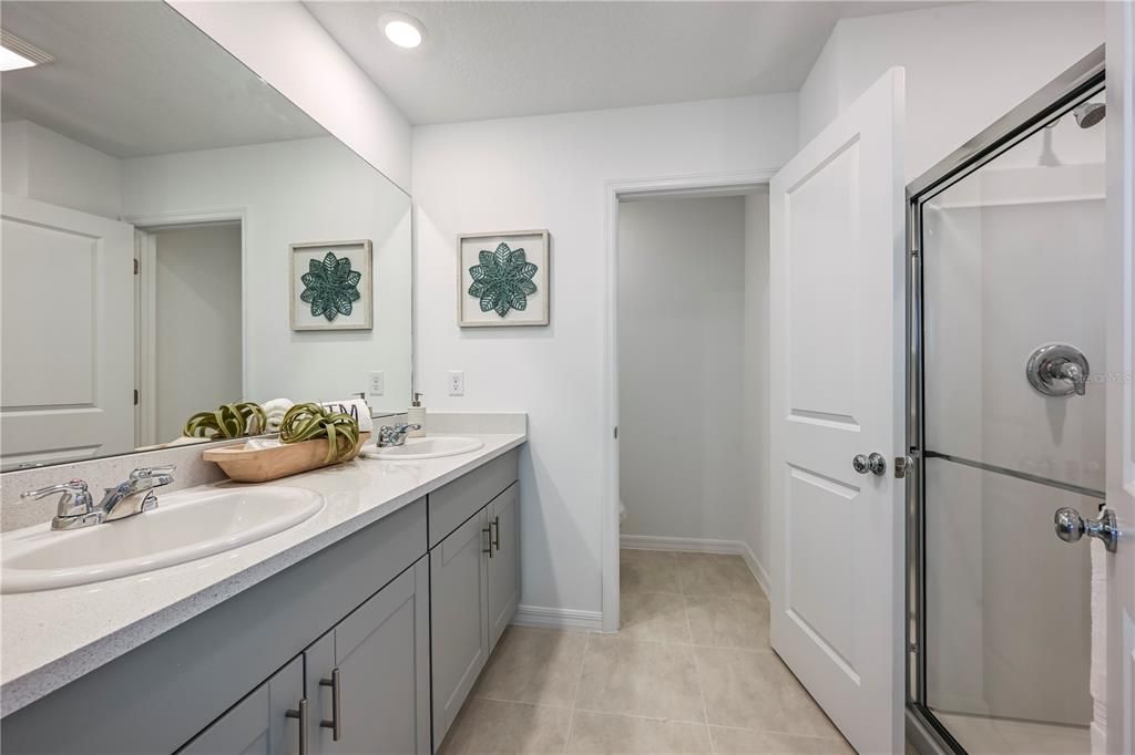 合同活跃: $401,000 (4 贝兹, 3 浴室, 2303 平方英尺)