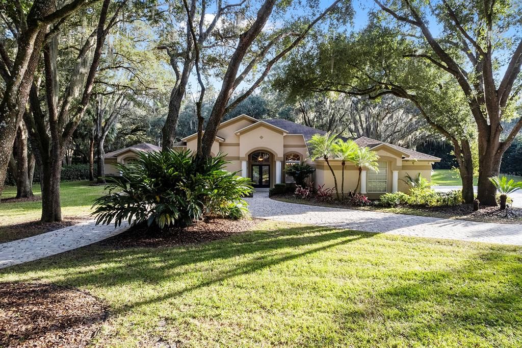 Active With Contract: $850,000 (4 beds, 3 baths, 2655 Square Feet)