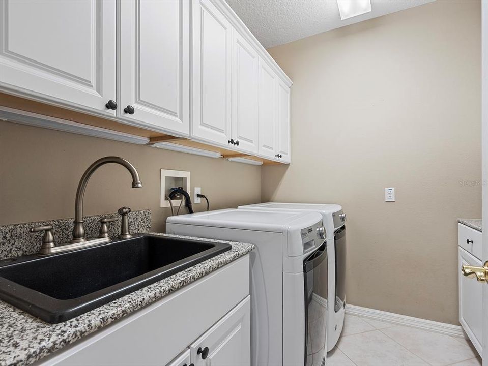 Active With Contract: $850,000 (4 beds, 3 baths, 2655 Square Feet)