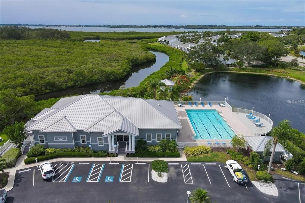 Под контрактом: $300,000 (2 спален, 2 ванн, 1069 Квадратных фут)