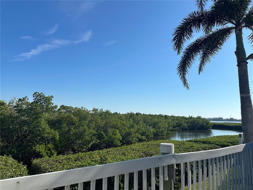 Под контрактом: $300,000 (2 спален, 2 ванн, 1069 Квадратных фут)