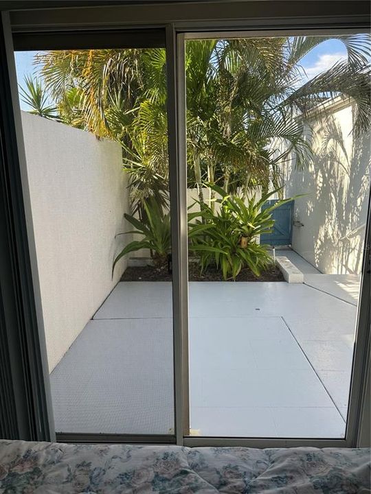 Под контрактом: $300,000 (2 спален, 2 ванн, 1069 Квадратных фут)