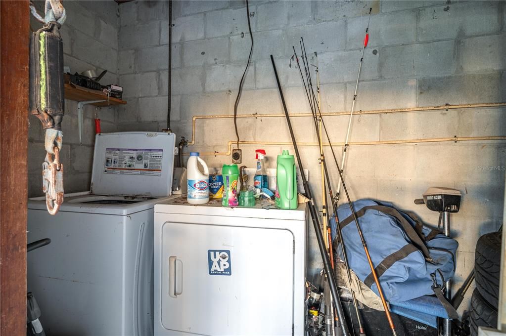 合同活跃: $199,000 (3 贝兹, 1 浴室, 912 平方英尺)