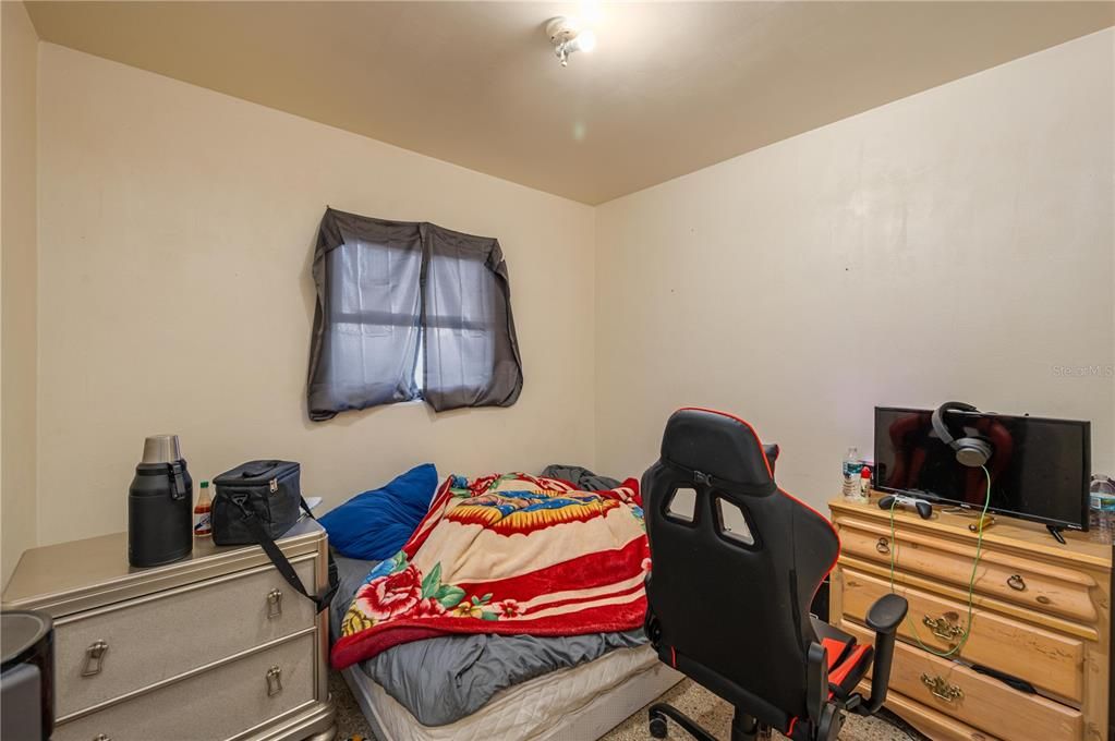 合同活跃: $199,000 (3 贝兹, 1 浴室, 912 平方英尺)