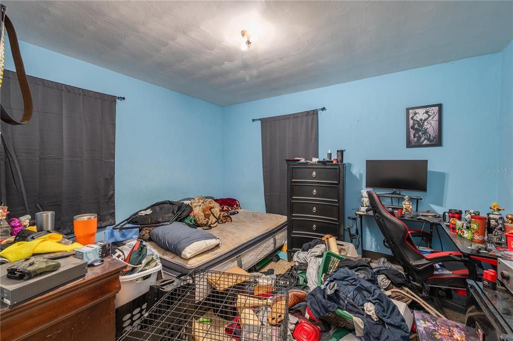 合同活跃: $199,000 (3 贝兹, 1 浴室, 912 平方英尺)