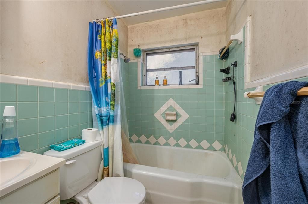 合同活跃: $199,000 (3 贝兹, 1 浴室, 912 平方英尺)