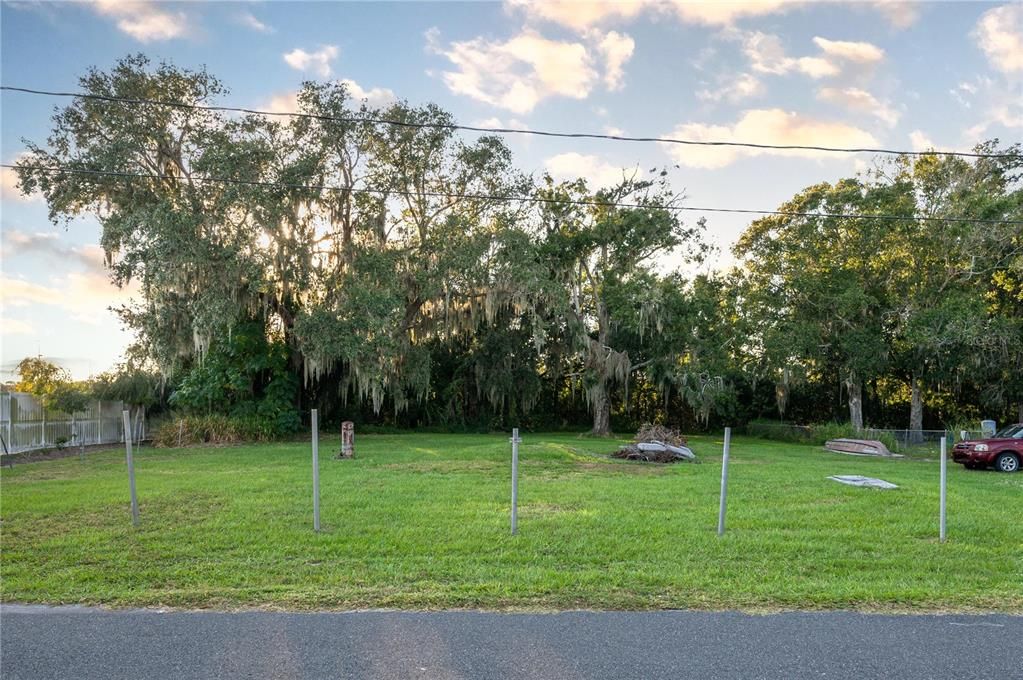 合同活跃: $199,000 (3 贝兹, 1 浴室, 912 平方英尺)