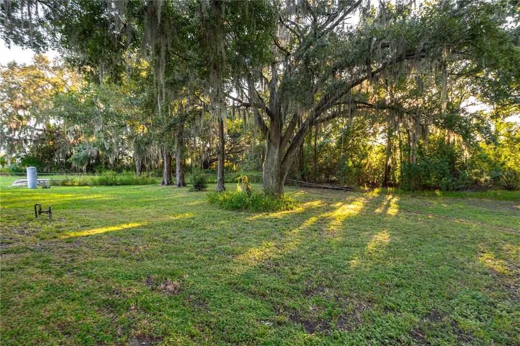 合同活跃: $199,000 (3 贝兹, 1 浴室, 912 平方英尺)