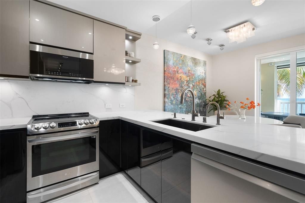 For Sale: $1,195,000 (2 beds, 2 baths, 1518 Square Feet)