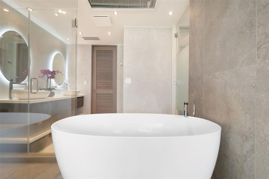 For Sale: $1,195,000 (2 beds, 2 baths, 1518 Square Feet)