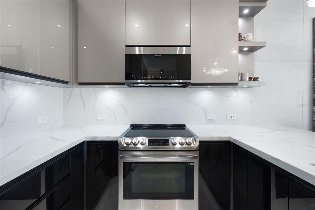 For Sale: $1,195,000 (2 beds, 2 baths, 1518 Square Feet)