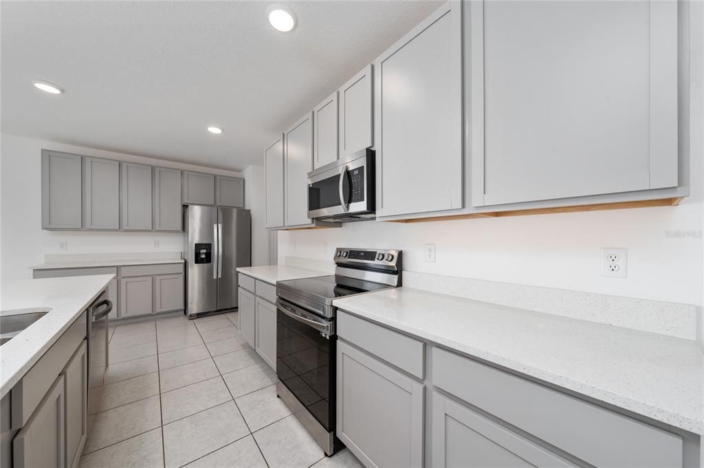 En Renta: $2,100 (4 camas, 2 baños, 1994 Pies cuadrados)