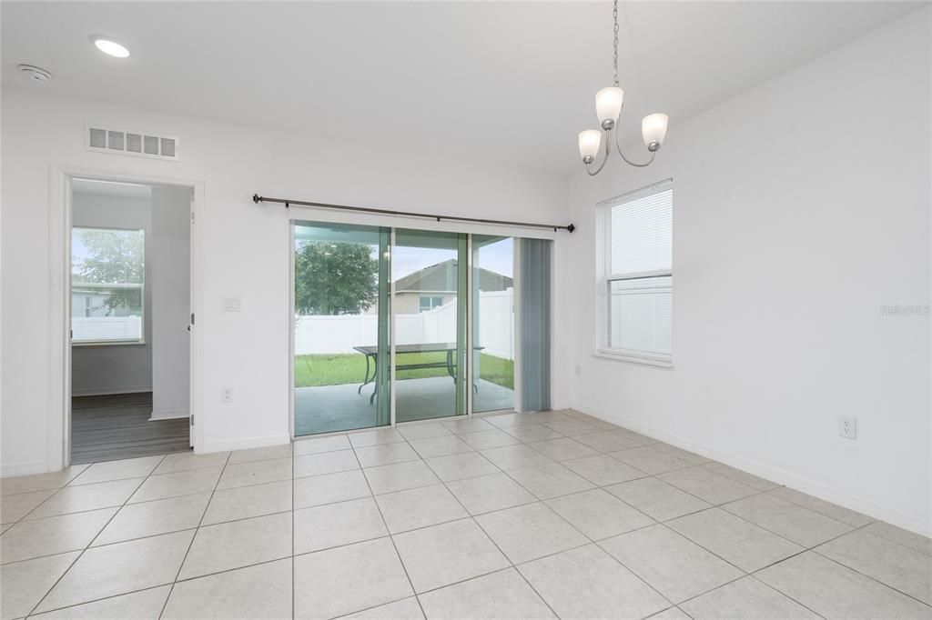 En Renta: $2,100 (4 camas, 2 baños, 1994 Pies cuadrados)