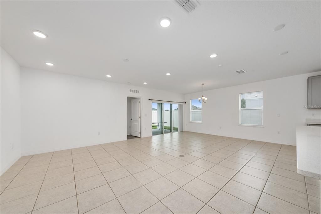 En Renta: $2,100 (4 camas, 2 baños, 1994 Pies cuadrados)