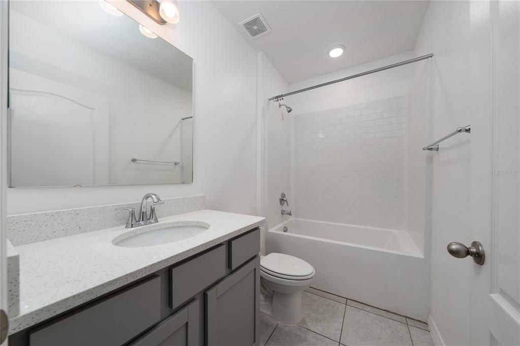 En Renta: $2,100 (4 camas, 2 baños, 1994 Pies cuadrados)