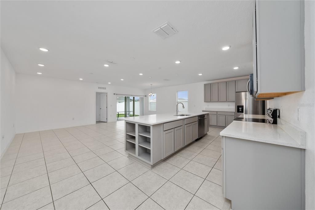 En Renta: $2,100 (4 camas, 2 baños, 1994 Pies cuadrados)