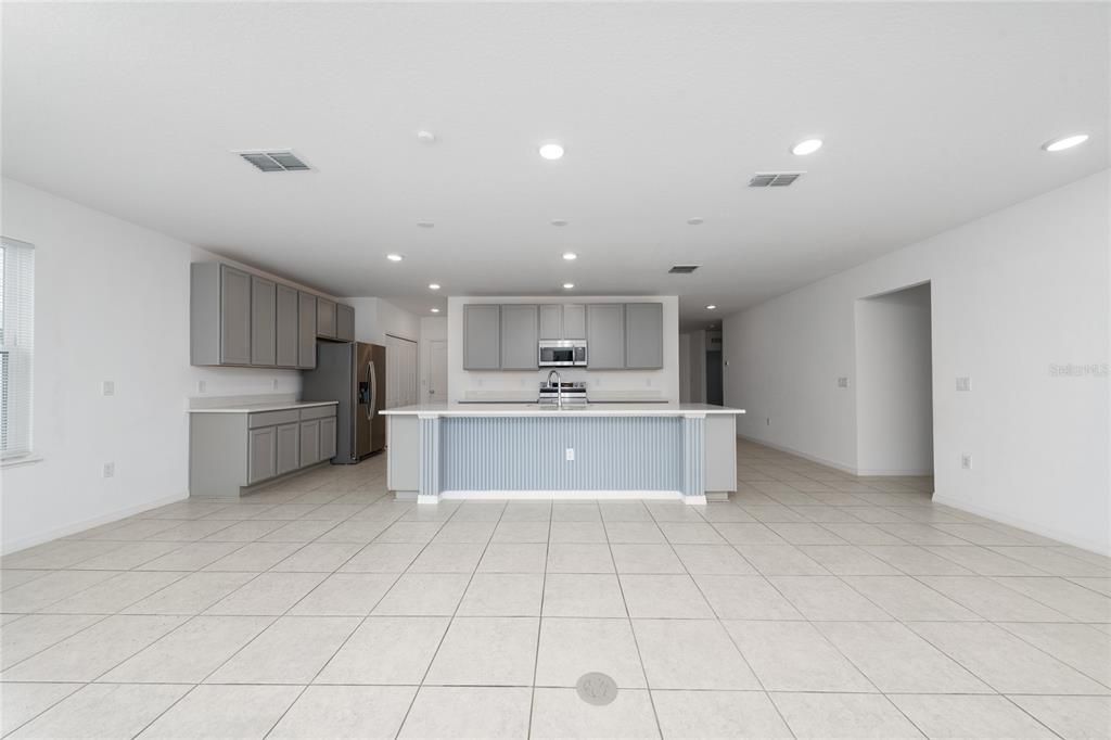 En Renta: $2,100 (4 camas, 2 baños, 1994 Pies cuadrados)