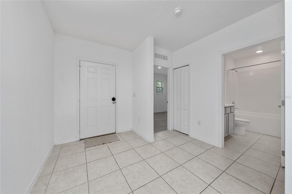 En Renta: $2,100 (4 camas, 2 baños, 1994 Pies cuadrados)