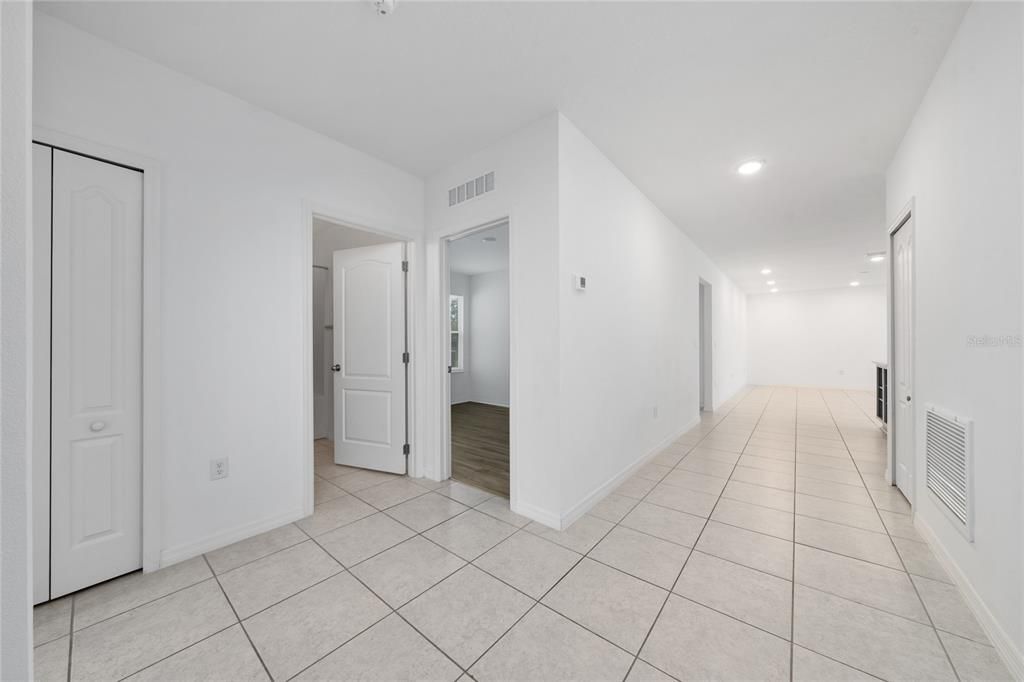 En Renta: $2,100 (4 camas, 2 baños, 1994 Pies cuadrados)