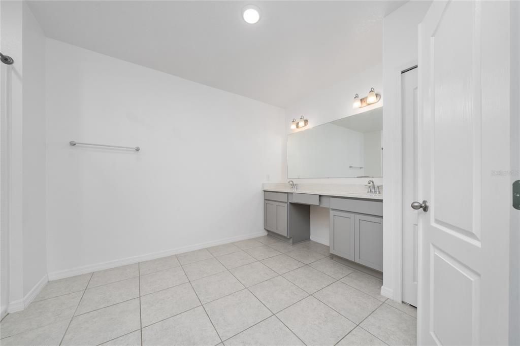 En Renta: $2,100 (4 camas, 2 baños, 1994 Pies cuadrados)