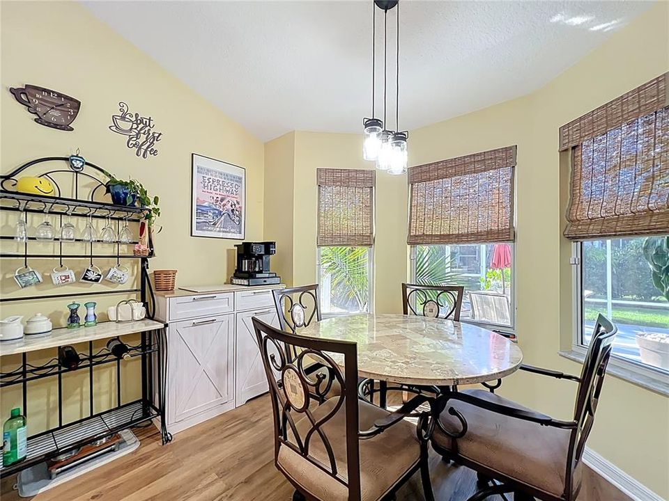 待售: $385,000 (2 贝兹, 2 浴室, 1856 平方英尺)