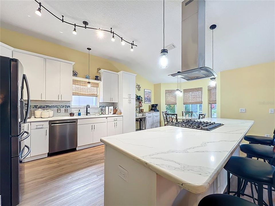 待售: $385,000 (2 贝兹, 2 浴室, 1856 平方英尺)