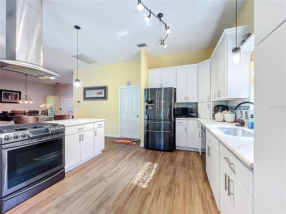 待售: $385,000 (2 贝兹, 2 浴室, 1856 平方英尺)