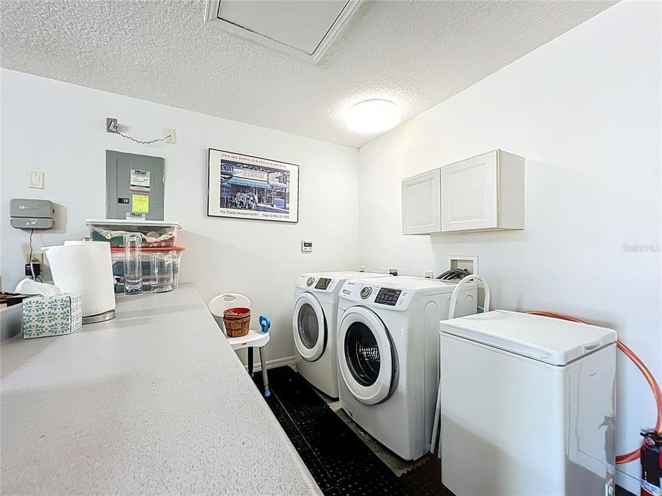 待售: $385,000 (2 贝兹, 2 浴室, 1856 平方英尺)