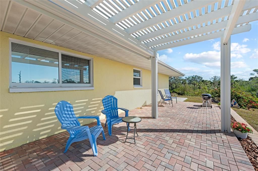 Activo con contrato: $785,000 (3 camas, 2 baños, 2310 Pies cuadrados)