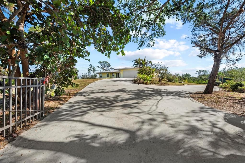 Activo con contrato: $785,000 (3 camas, 2 baños, 2310 Pies cuadrados)